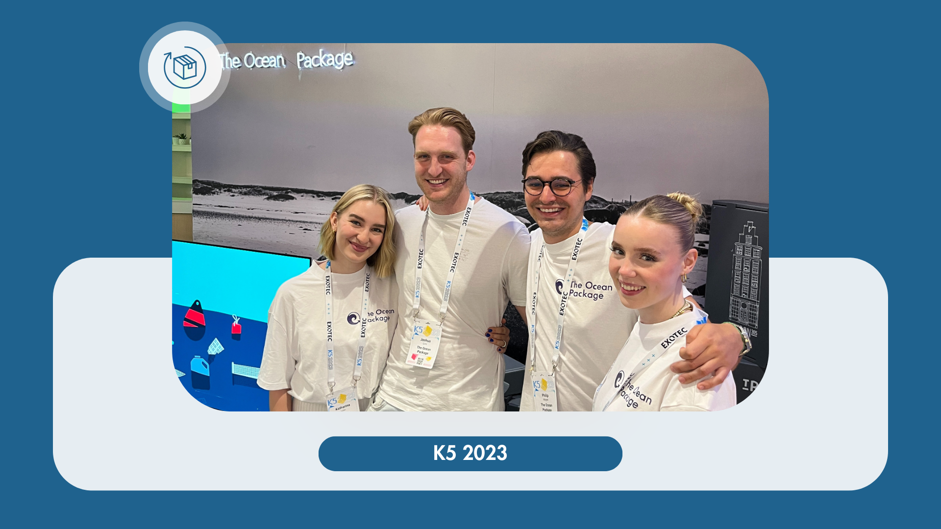 Team von "The Ocean Package" auf der K5 Konferenz 2023, alle tragen weiße T-Shirts mit Firmenlogo.